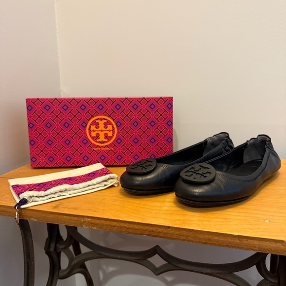 Tory Burch Black Minnie Travel Ballet Flats with Logo - Picture 1 of 7